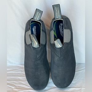 New Women’s Navy Blundstone Boots size US 8.5